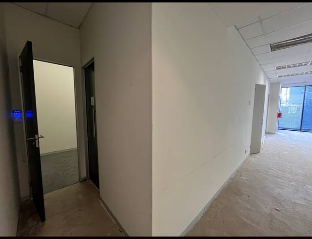 236M² OFFICE TO LET IN WOODSTOCK